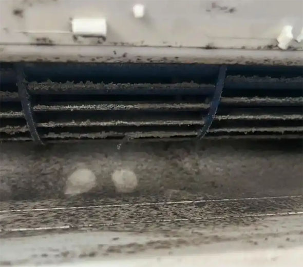 巴林左空调吹的风有股烧焦味是怎么回事